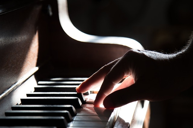 4 Piano Chords That You Can Use To Play Any Song